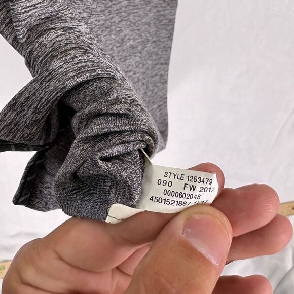 Under Armour Heathered Grey Golf Collared Polo Top Men's Medium Loose Fit - Picture 11 of 11